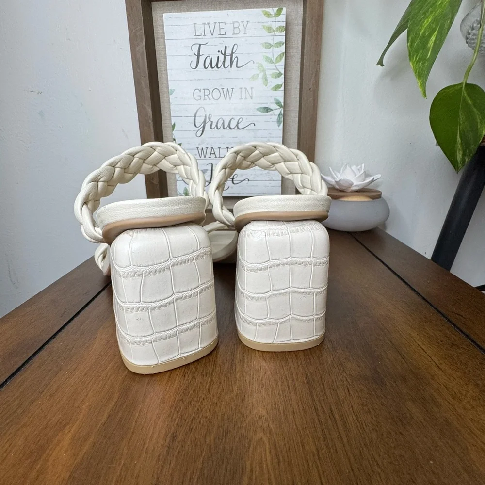 Dolce Vita Braided Ivory Sandals /Size 6